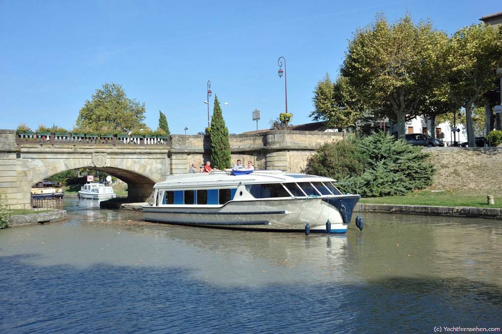 Charterboot/Hausboot von Le Boat auf dem Canal du Midi - powered by Yachtfernsehen.com