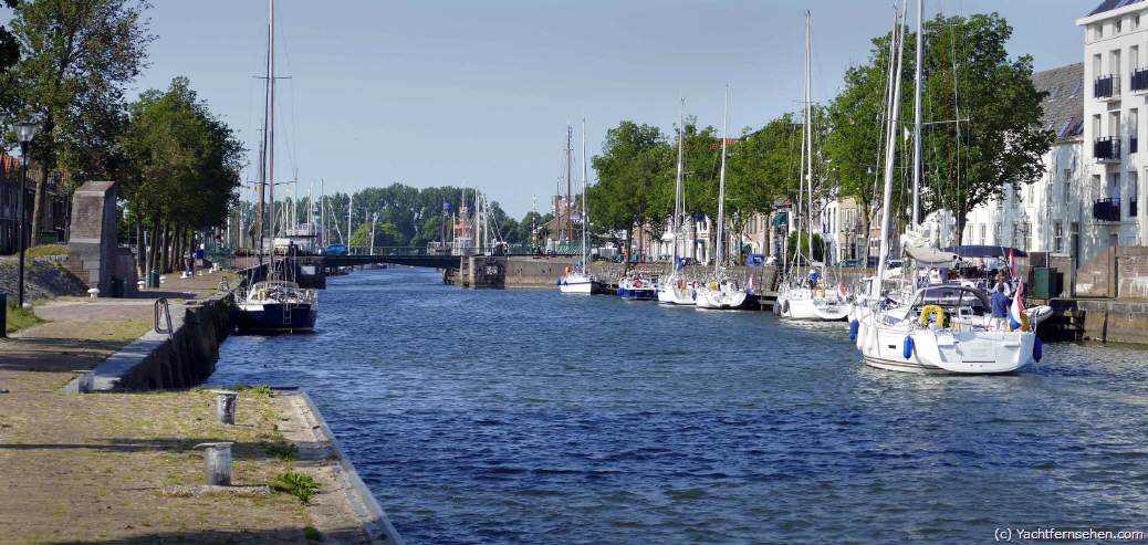 Hellevoetsluis, historical harbour, The Netherlands - (c) by Yachtfernsehen.com