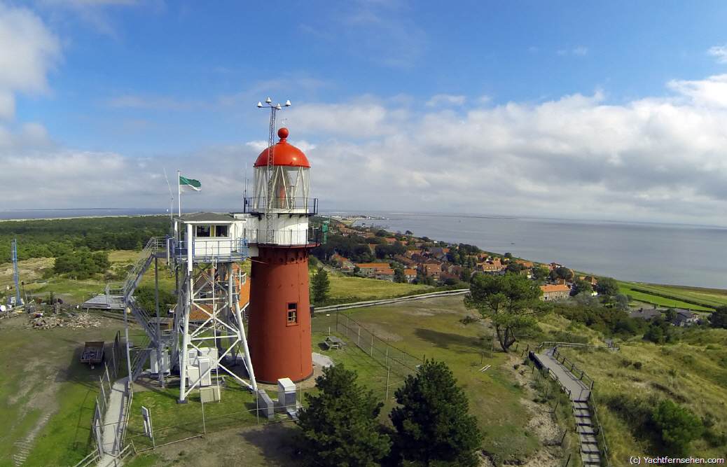 Airview: Leuchtturm / lighthouse Vlieland on netherlands island Vlieland - by Yachtfernsehen.com.