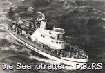 Der Seenotrettungskreuzer ADOLPH BERMPOHL wird am Morgen nach dem Unglück vom 23. Februar 1967 beschädigt in der Nordsee treibend gefunden und eingeschleppt. (Foto: Die Seenotretter - DGzRS)