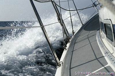 Segelyacht hart am Wind - (c) by Yachtfernsehen.com