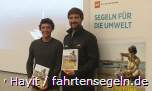 Corentin de Chatelperron (links, mit Vendée Globe-Skipper Boris Herrmann) stellte auf der "boot" Düsseldorf sein Buch "Sailing for Future" vor. (c) Ertay Hayit / fahrtensegeln.de