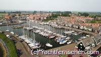Der malerische Hafen von Marken im Marker Meer (NL) aus der Luft.