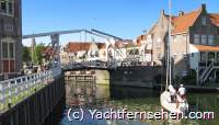 Enkhuizen am IJsselmeer (Netherlands): Einfahrt zum alten Hafen.
