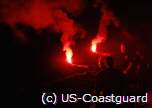 Übung mit Handfackeln bei der US Coastguard.