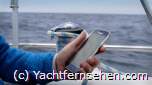 Wer als Wassersportler auf See zum Handy greift und Daten verschicken will, sollte gut auf seinen Geldbeutel aufpassen: Mobilfunkanbieter wie Vodafone wissen, wo man gerade ist - und halten die Hand auf.