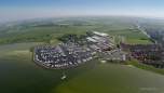 Hindeloopen van boven met Hylper Haven en Marina Hindeloopen / vanuit de lucht IJsselmeer/Niederlande von oben.