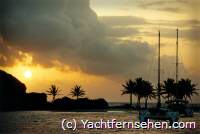 Karibik: Sonnenaufgang hinter Mayreau, St. Vincent and the Grenadines - by Yachtfernsehen.com