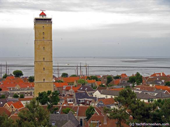 Holland/Niederlande, Wattenmeer: Terschelling mit dem Leuchtturm Brandaris, in dem auch die Verkehrszentrale untergebracht ist (UKW-Kanal 2) - by Yachtfernsehen.com.
